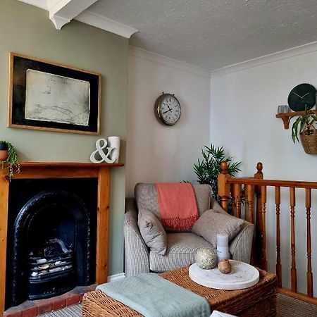 2 Bedroom House Within Walking Distance Of Town Cowes  Esterno foto