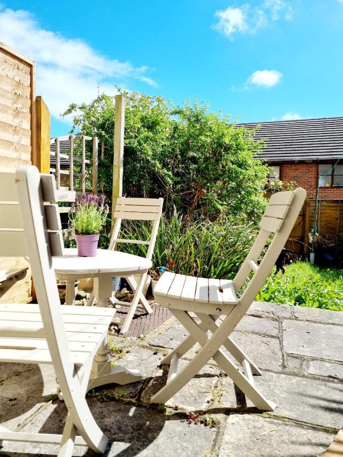 2 Bedroom House Within Walking Distance Of Town Cowes  Esterno foto