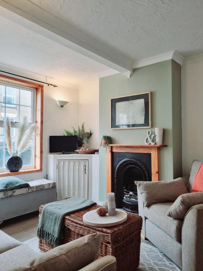 2 Bedroom House Within Walking Distance Of Town Cowes  Esterno foto