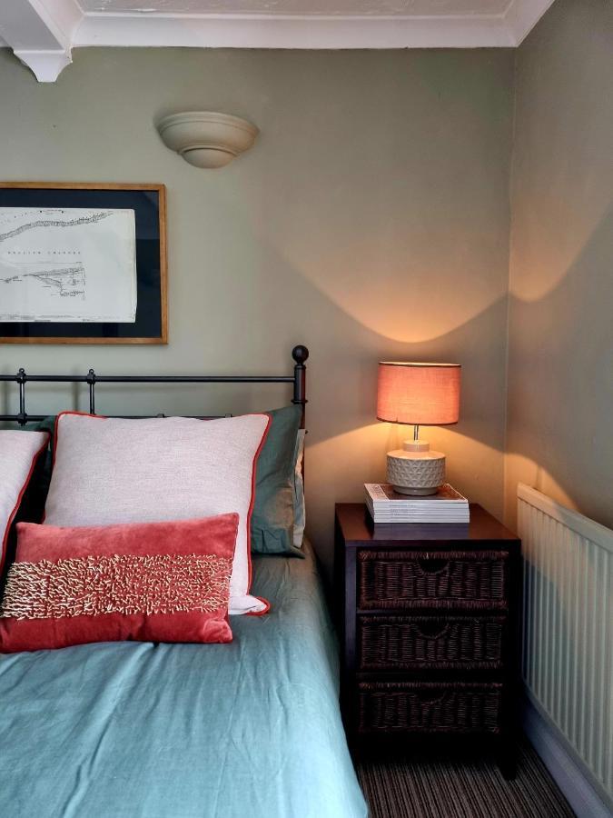 2 Bedroom House Within Walking Distance Of Town Cowes  Esterno foto